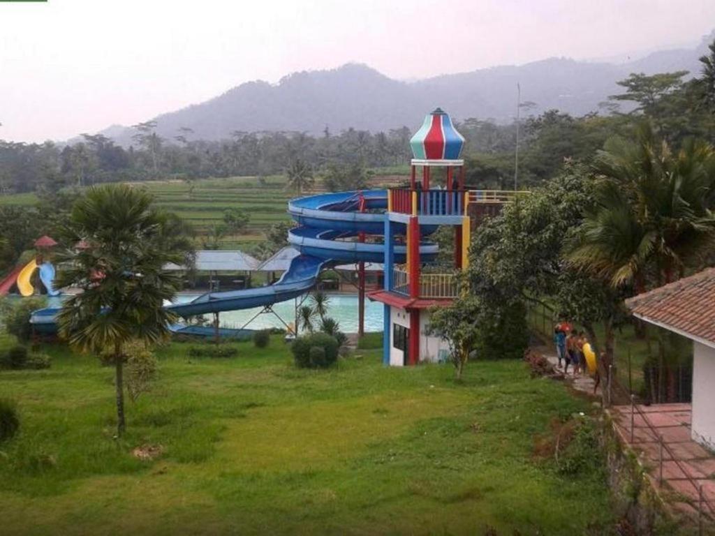 Green Valley Resort Purwokerto Εξωτερικό φωτογραφία