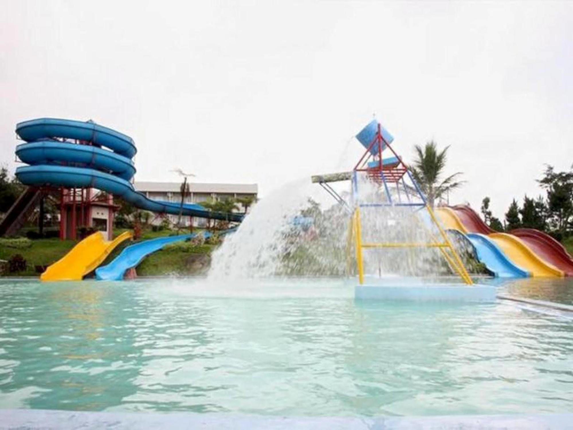 Green Valley Resort Purwokerto Εξωτερικό φωτογραφία