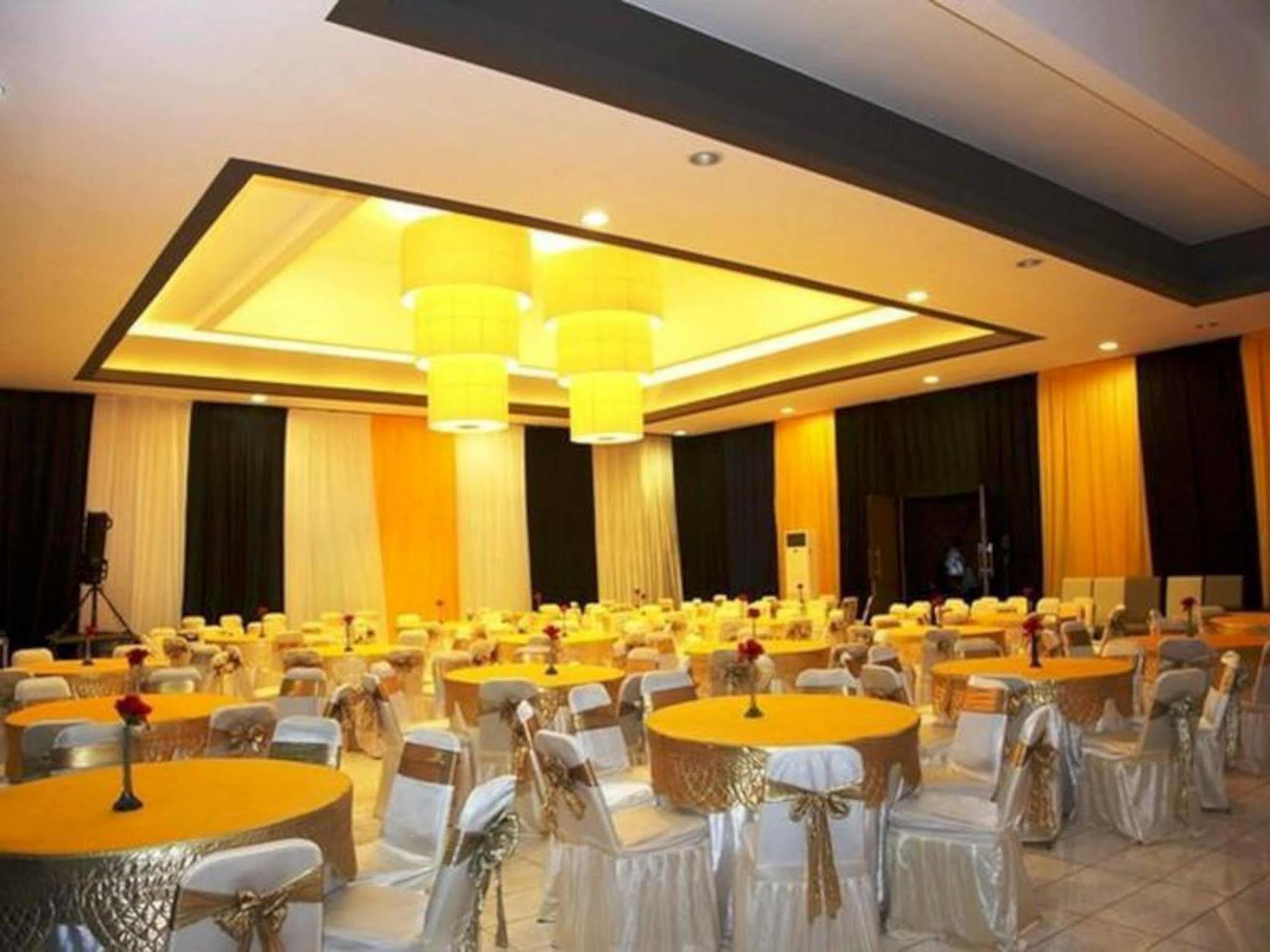 Green Valley Resort Purwokerto Εξωτερικό φωτογραφία
